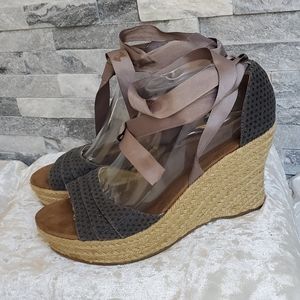 Bear Paw Gray Ribbon Espadrilles Sandals